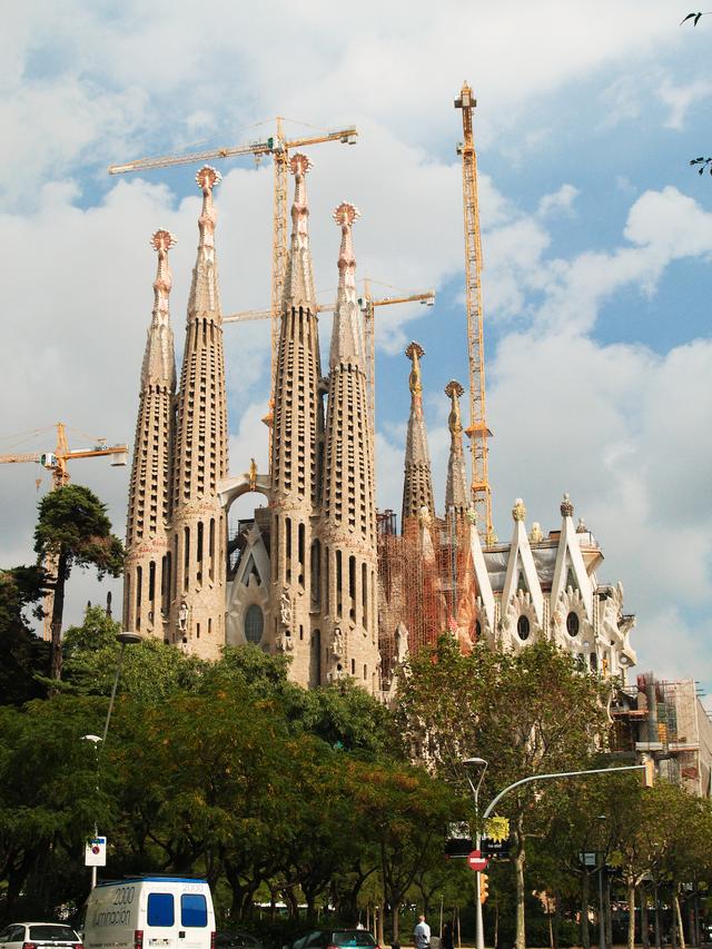 La Sagrada Familia, under construction