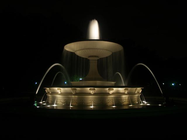 Lovely Fountain, Warsaw