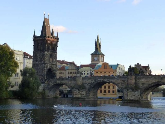 charlesbridgefromthevltavaprague.jpg