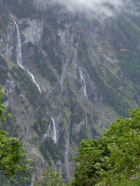 paraglidersinthelauterbrunnenvalley.jpg