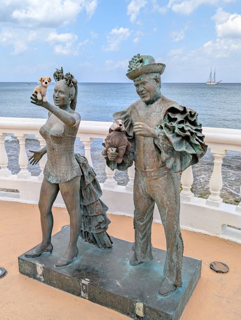 monumenttothecarnivalers.jpg