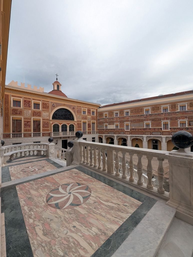 courdhonneurmonaco.jpg